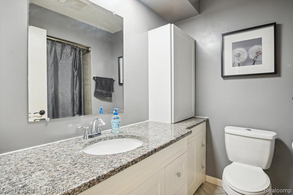 9243 HIX Road, Livonia, MI 48150 — Photo 19