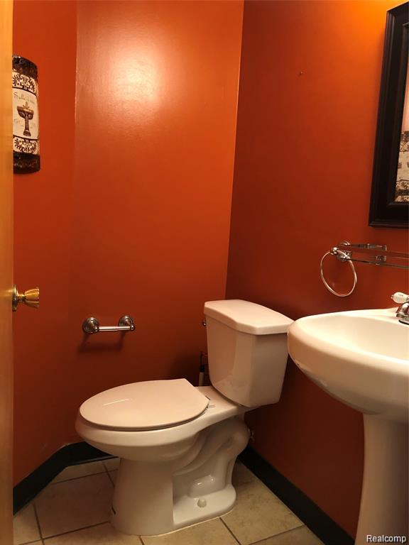 8564 Hampshire Drive, Sterling Heights, MI 48313 — Photo 6