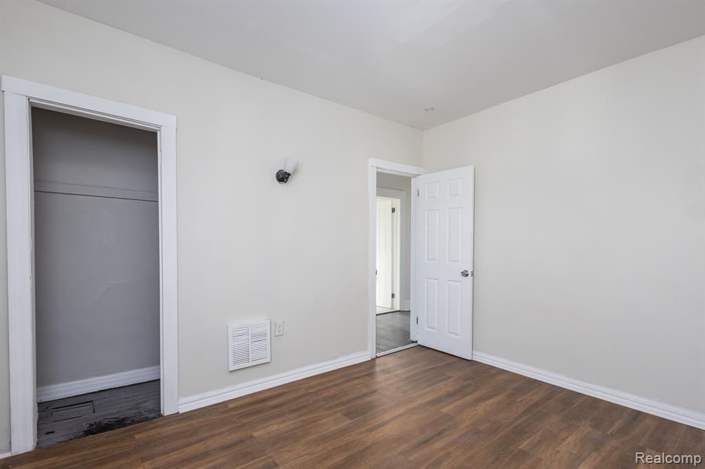 574 MELBOURNE Street, Detroit, MI 48202 — Photo 16