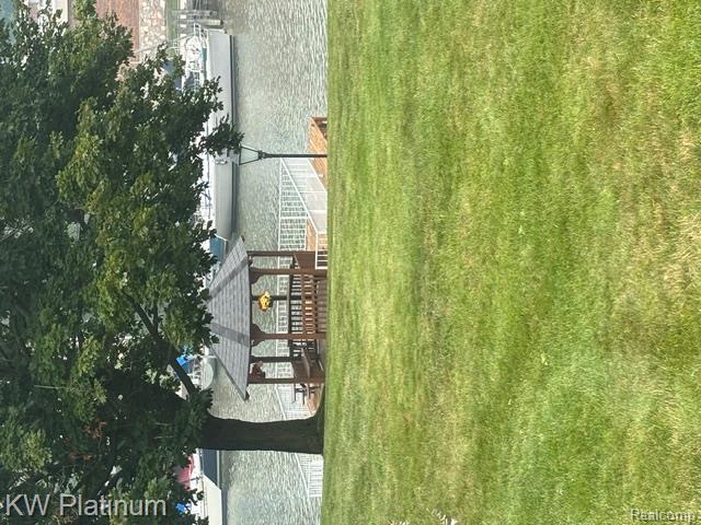819 E Pointe, Port Huron, MI 48060 — Photo 4