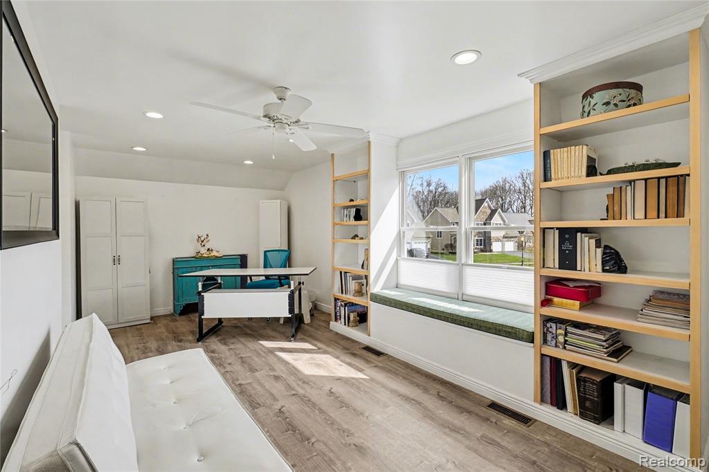 10229 Edgewood Drive, Grand Blanc, MI 48439 — Photo 16