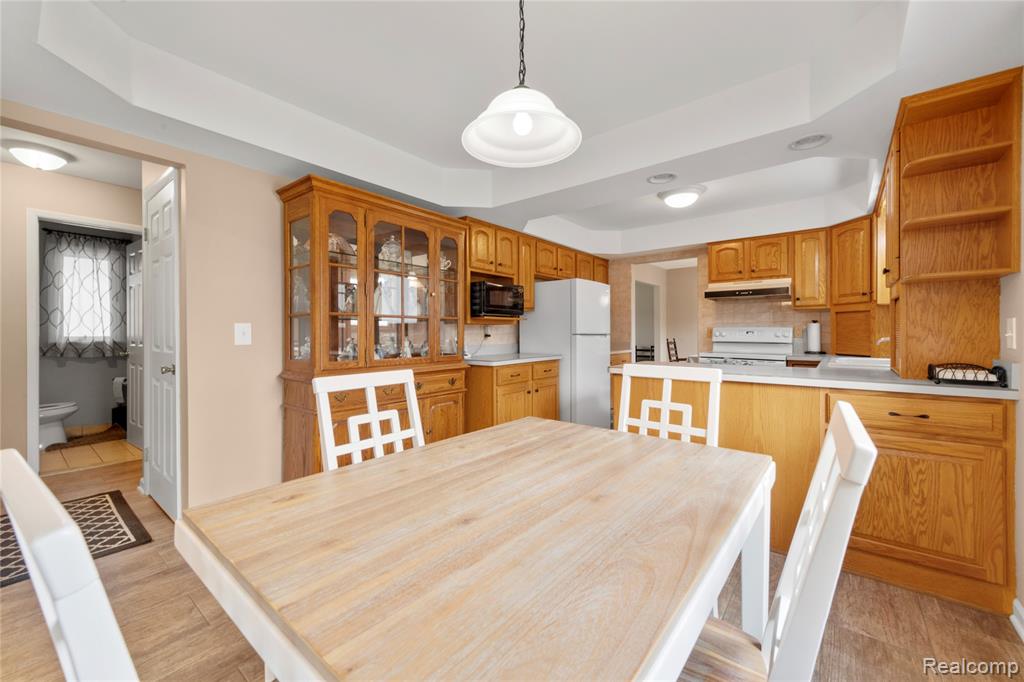 4902 Hubbard Drive, Troy, MI 48085 — Photo 14