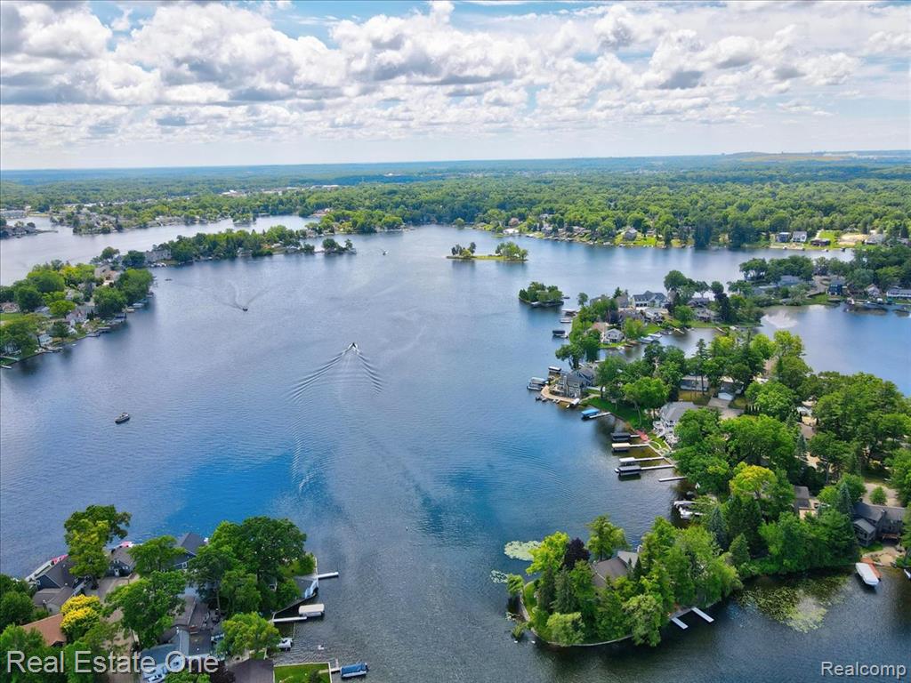 836 Pine Tree Road W, Lake Orion, MI 48362 — Photo 91