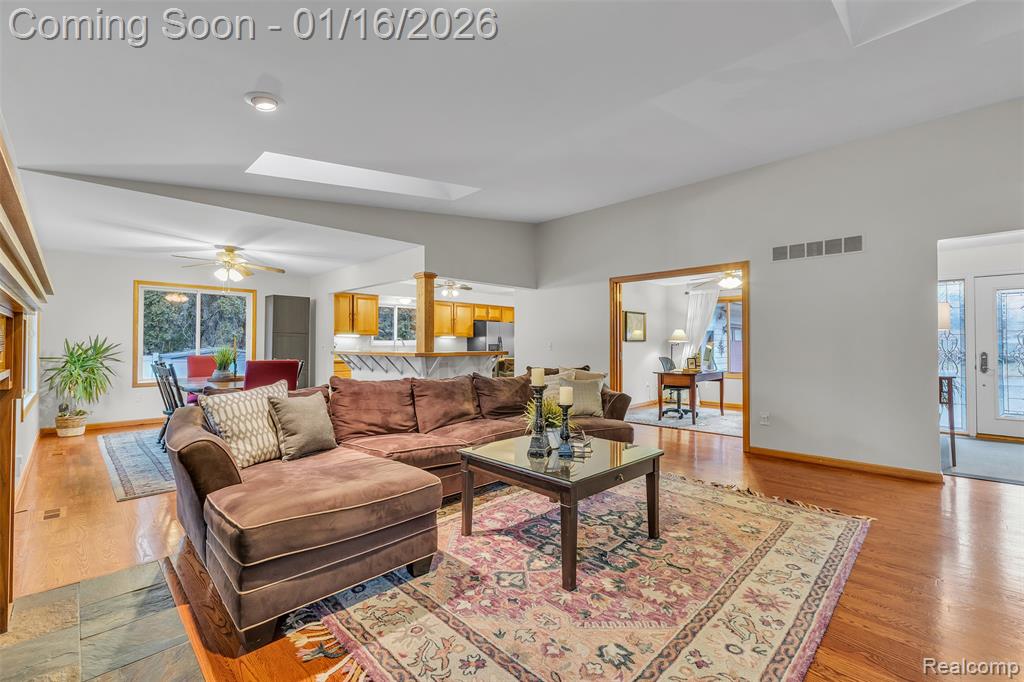 9035 Farmington Road, Livonia, MI 48150 — Photo 9