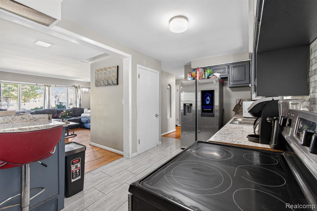 28025 Sunset Boulevard W, Lathrup Village, MI 48076 — Photo 10