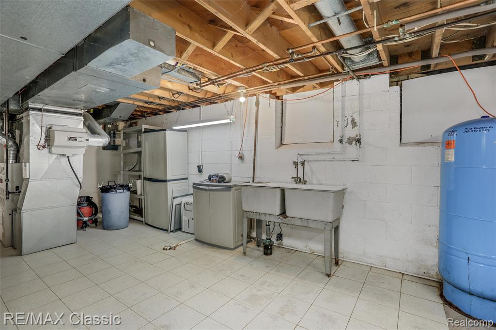 45100 Thornapple Lane, Northville, MI 48168 — Photo 35