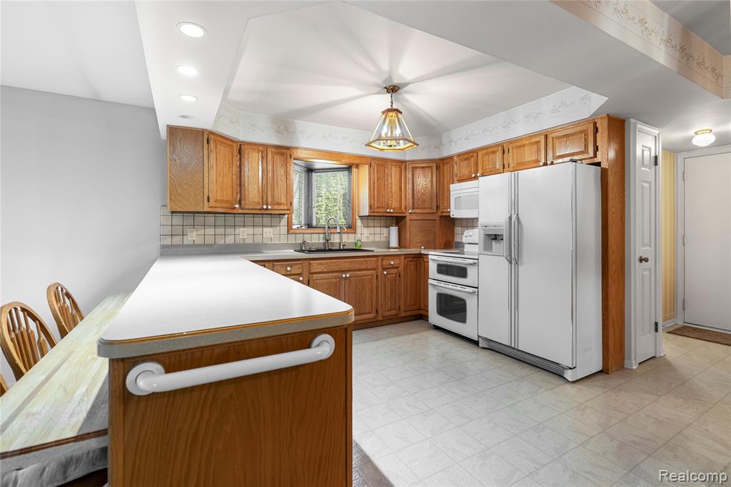 6247 King Arthur Court, Swartz Creek, MI 48473 — Photo 14