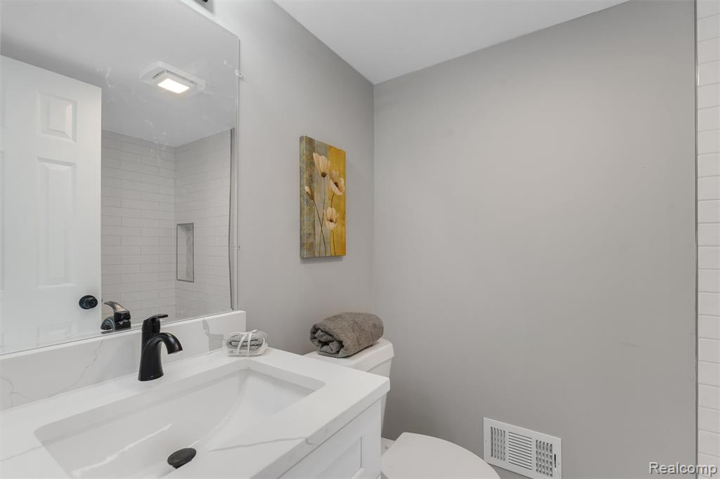 4824 Hyde Park Drive, Troy, MI 48085 — Photo 24