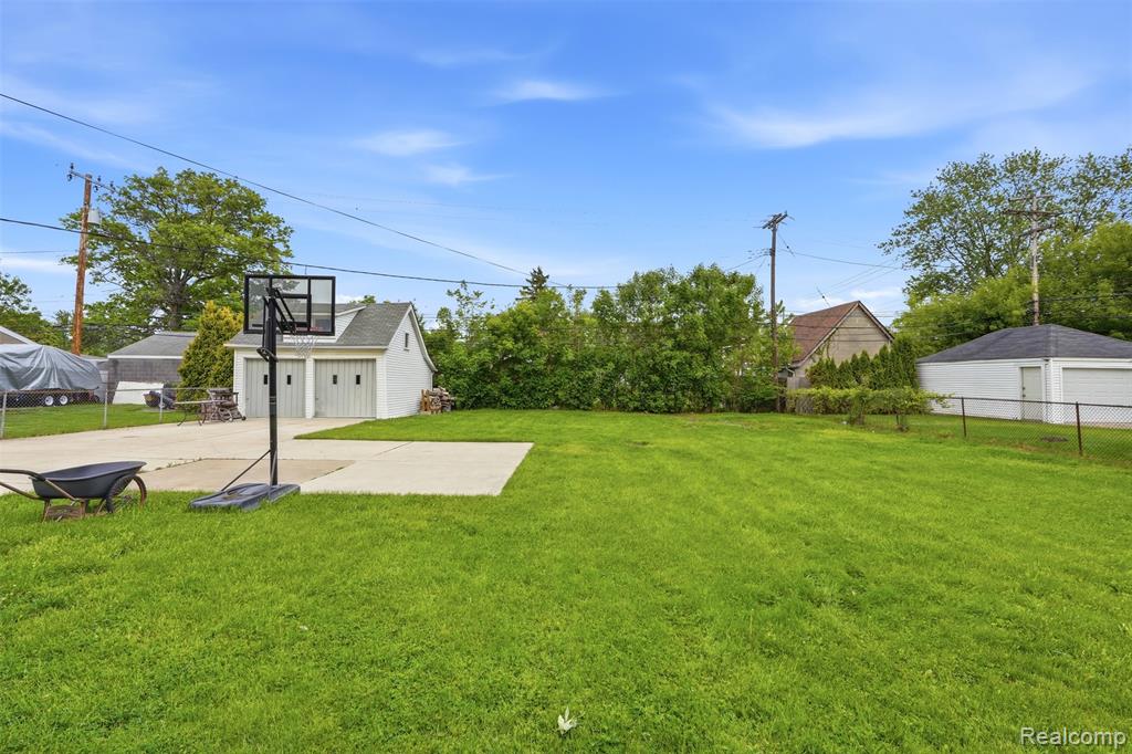 24248 Hayes Avenue, Eastpointe, MI 48021 — Photo 37