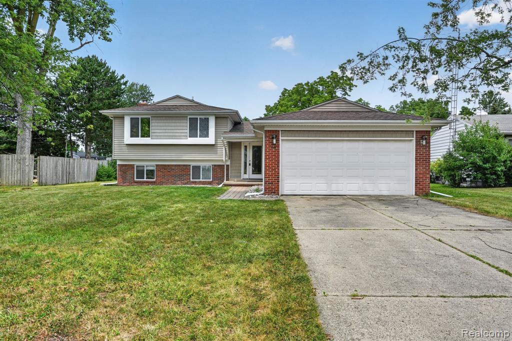 5090 Spinning Wheel Drive, Grand Blanc, MI 48439