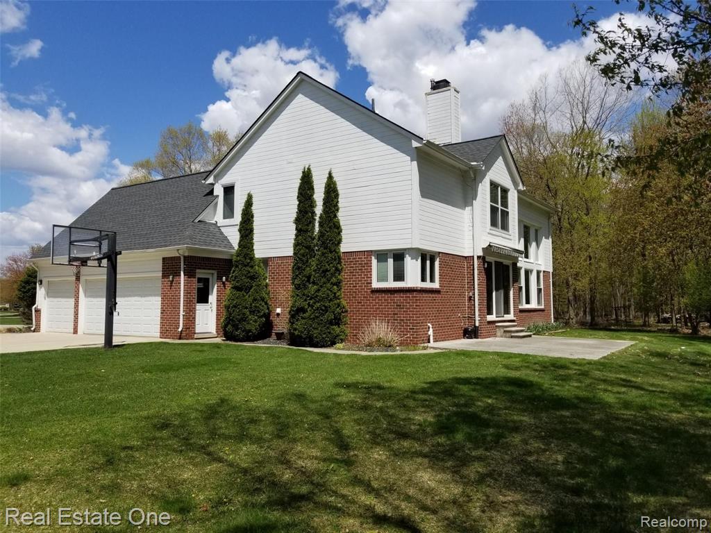 4066 COVENTRY Drive, Rochester Hills, MI 48326 — Photo 2