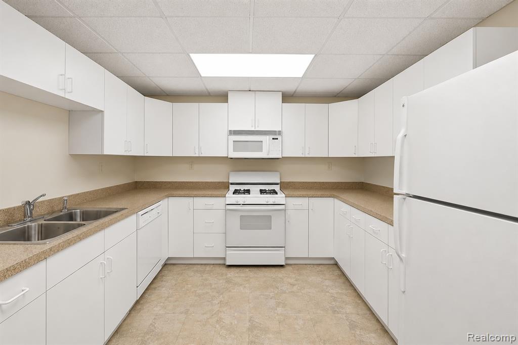 4461 Cherry Hill Drive, Orchard Lake Village, MI 48323 — Photo 19