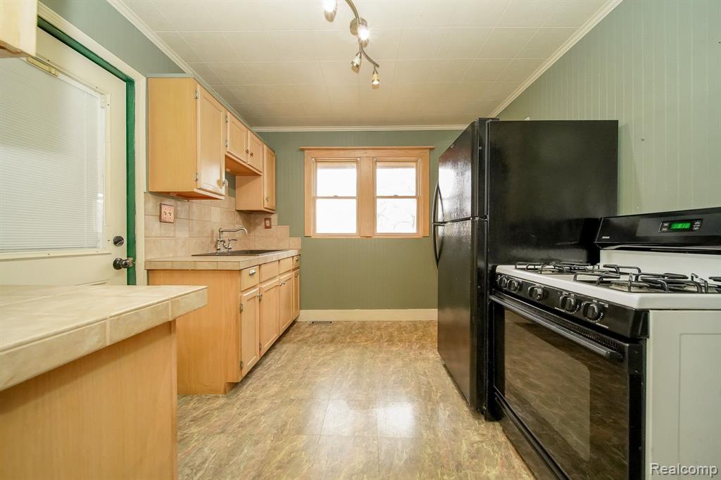 873 HENDRICKSON Boulevard, Clawson, MI — Photo 22
