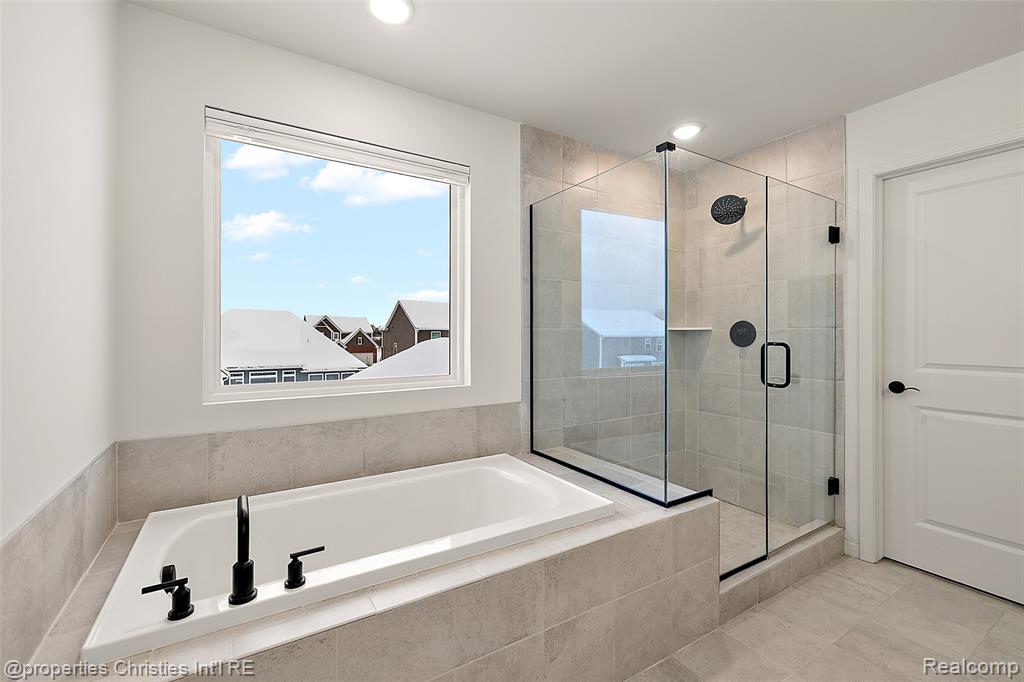 2436 Parkshore Drive, Commerce Twp, MI 48382 — Photo 35