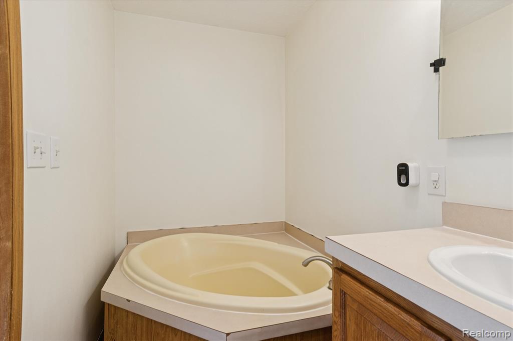 4004 Howe Road, Wayne, MI 48184 — Photo 25