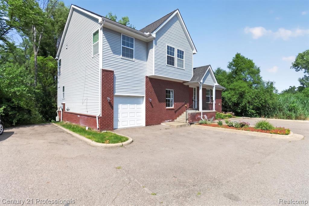 2042 Decker Road, Walled Lake, MI 48390 — Photo 4