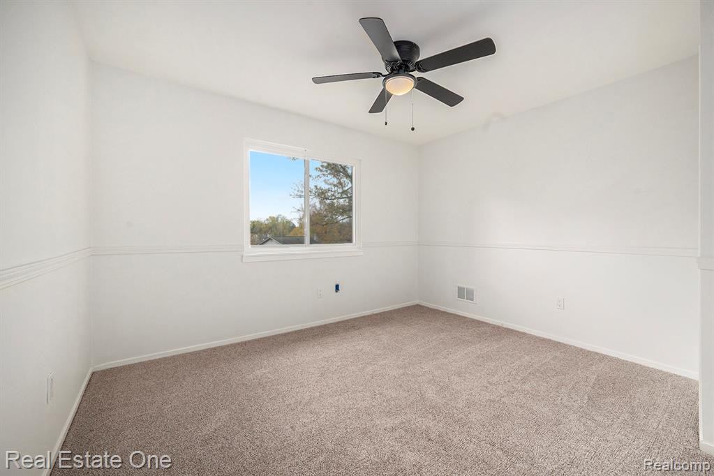 4910 Chipman Drive, Waterford, MI 48327 — Photo 9