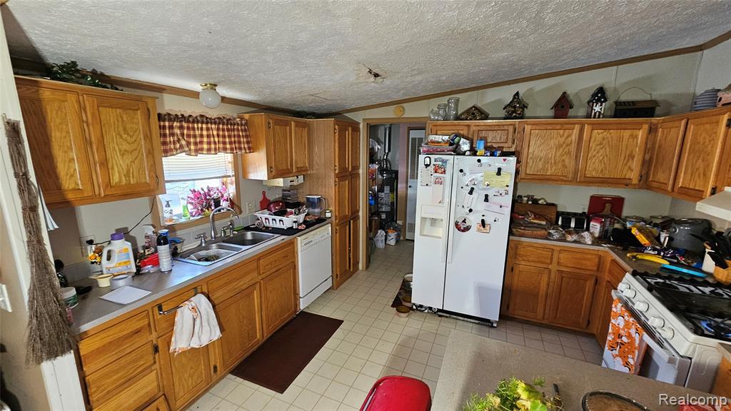 115 Pine Lakes Drive W, Lapeer, MI 48446 — Photo 12