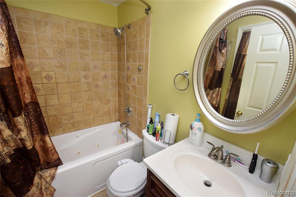 4301 Pengelly Road, Flint, MI 48507 — Photo 9