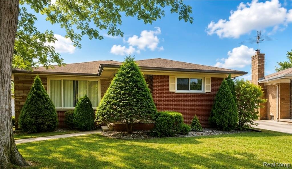 21240 Evergreen Street, Saint Clair Shores, MI 48082