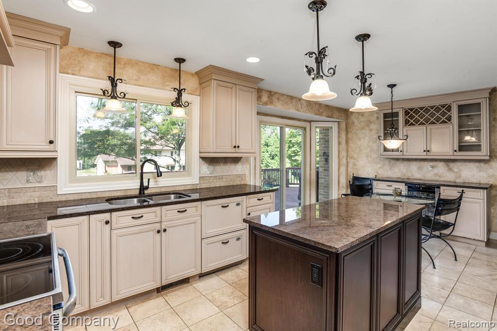 6333 ELSEY Drive, Troy, MI 48098 — Photo 10