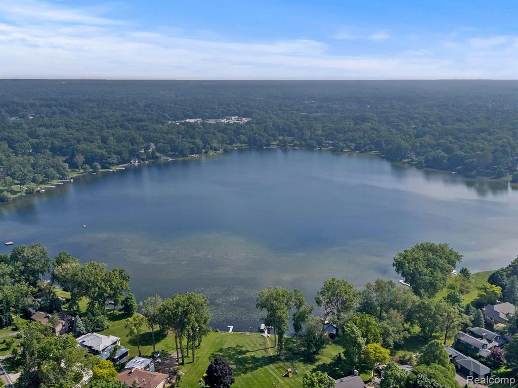 4550 W MAPLE Road, Bloomfield Hills, MI 48301 — Photo 4