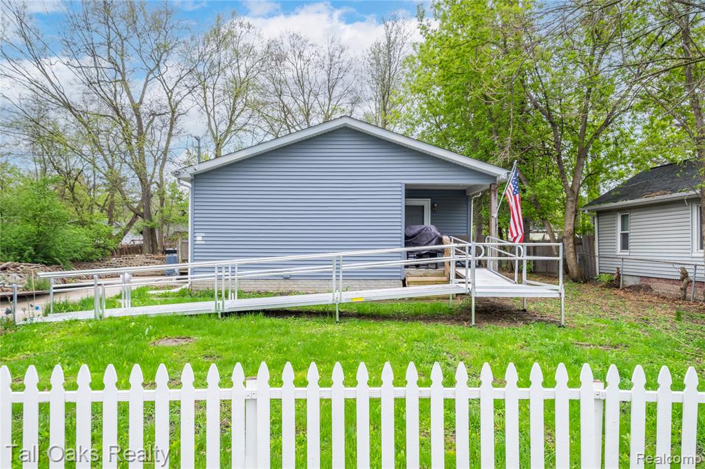2616 Maryland Avenue, Flint, MI 48506 — Photo 2
