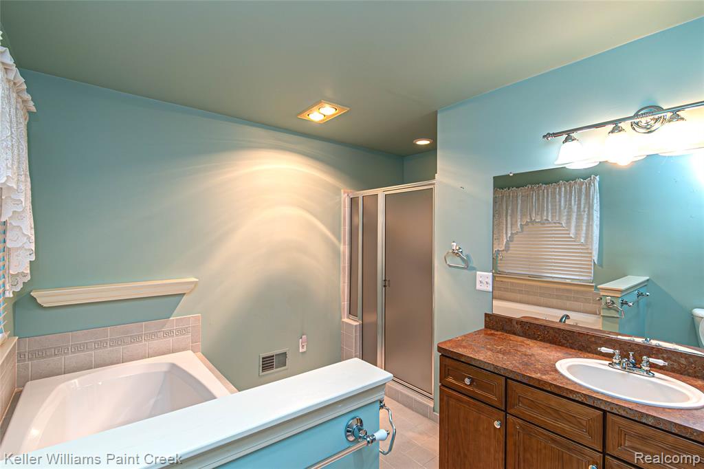 49675 Sable Creek Drive, 30, Macomb, MI 48042 — Photo 12
