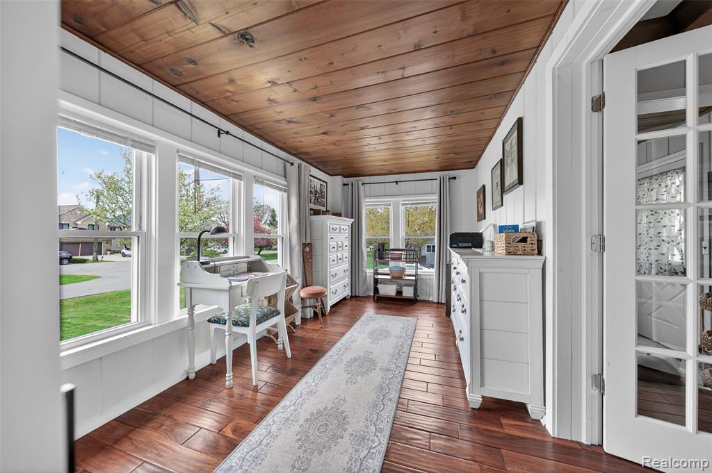 1430 Benvenue Street, Sylvan Lake, MI 48320 — Photo 23