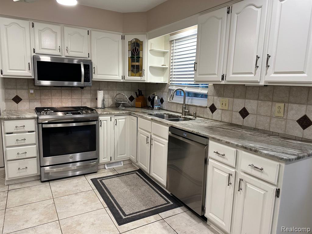 4387 PATRICK Road, West Bloomfield, MI — Photo 37