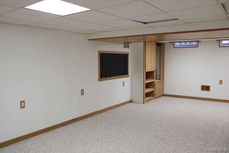 7687 CORTLAND Avenue, Allen Park, MI 48101 — Photo 52