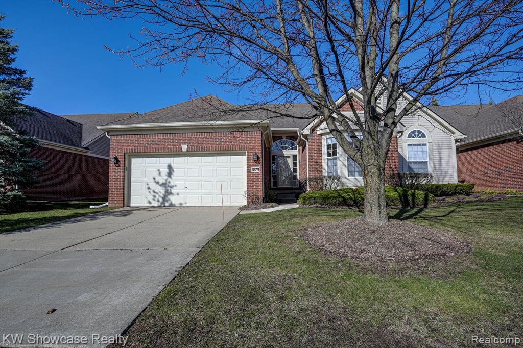 1074 ANDOVER Circle, Commerce Twp, MI 48390 — Photo 2