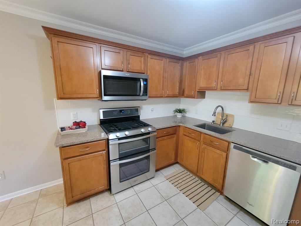 5894 Augusta Lane, Grand Blanc, MI 48439 — Photo 40