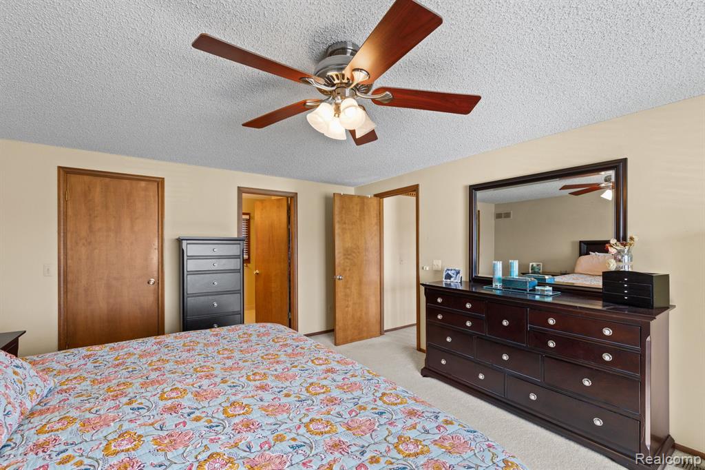 47387 MEADOWBROOK Drive, Macomb, MI 48044 — Photo 25