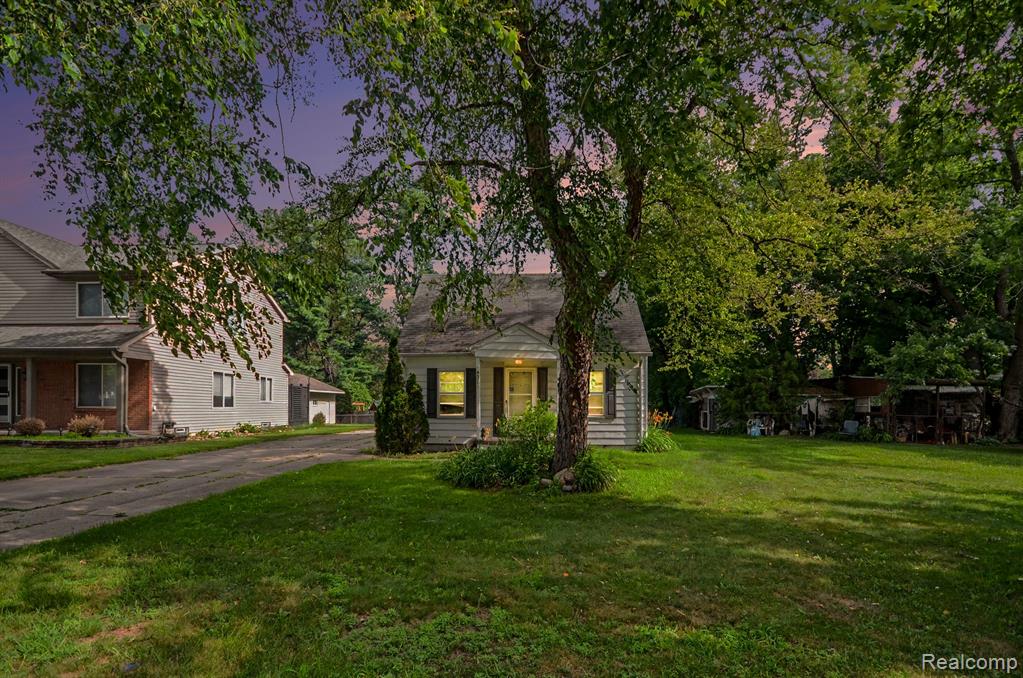 437 Hartland Drive, Troy, MI 48083