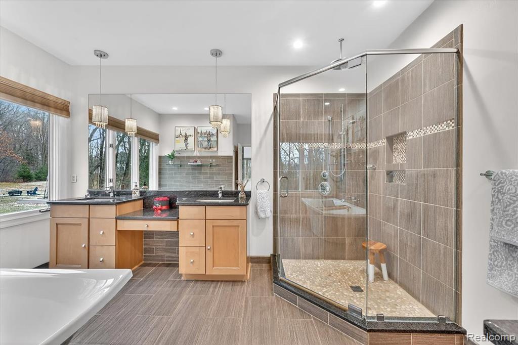 90 Creekwood Drive, Lake Orion, MI 48362 — Photo 16