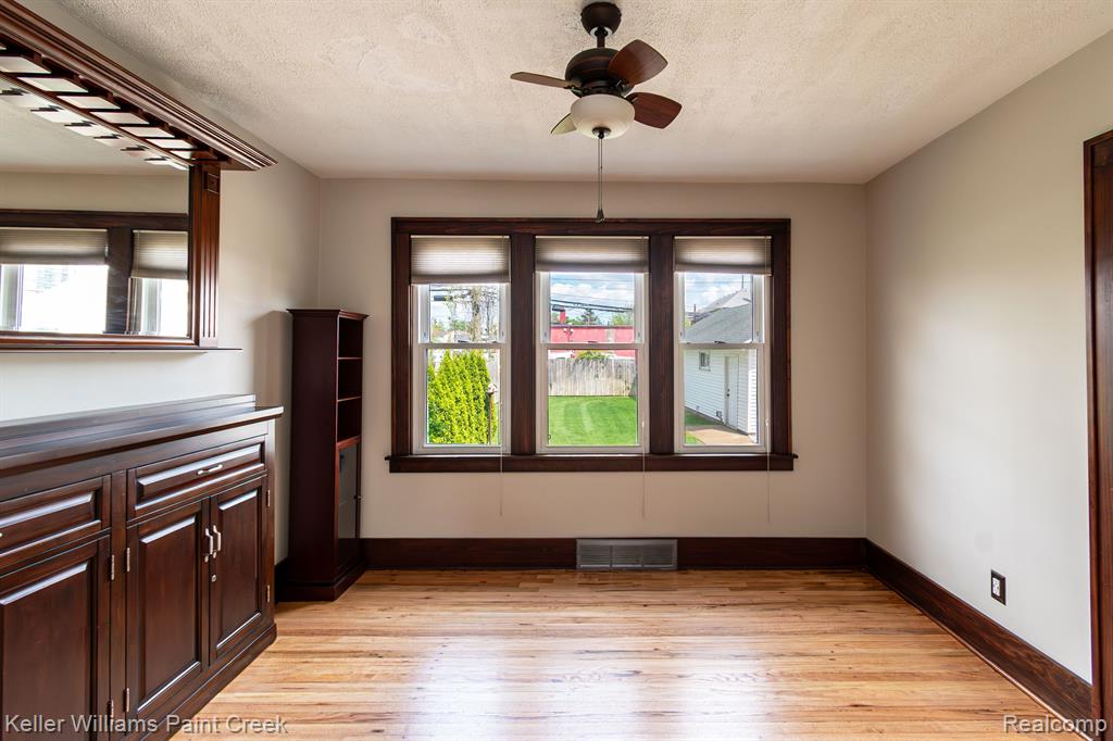 606 N CENTER Street, Royal Oak, MI 48067 — Photo 21