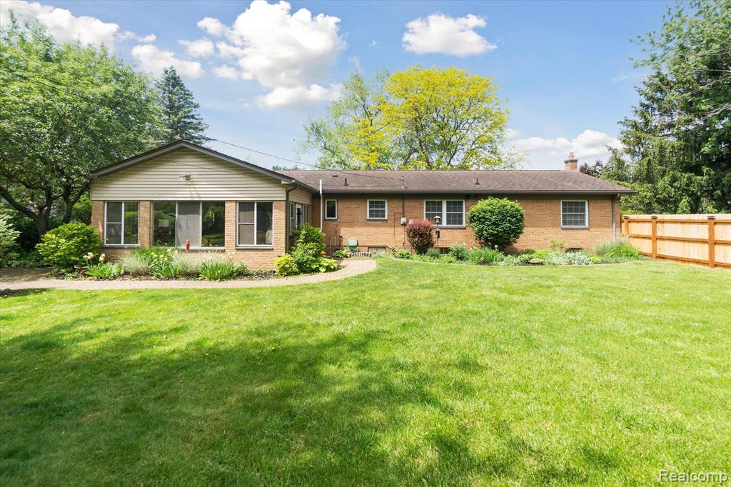 4015 VILLAGE Square, Brighton, MI 48114 — Photo 38