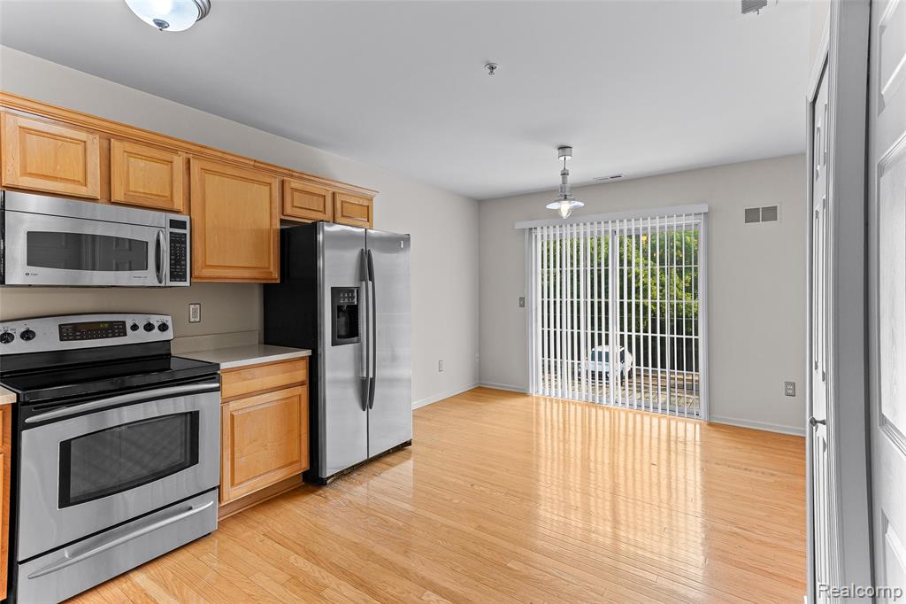 39621 SPRINGWATER Drive, Northville, MI — Photo 11