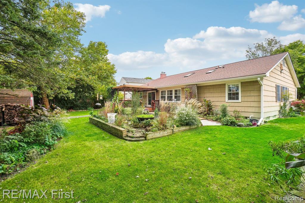 4812 FOXCROFT Drive, Troy, MI 48085 — Photo 38