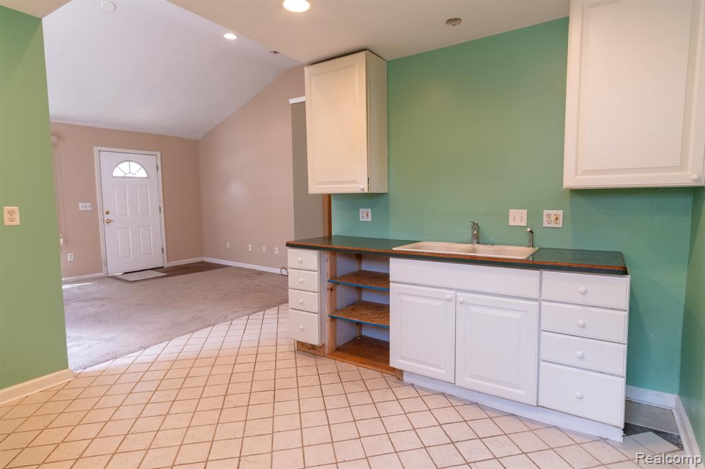 623 E Brockton Avenue, Madison Heights, MI 48071 — Photo 8
