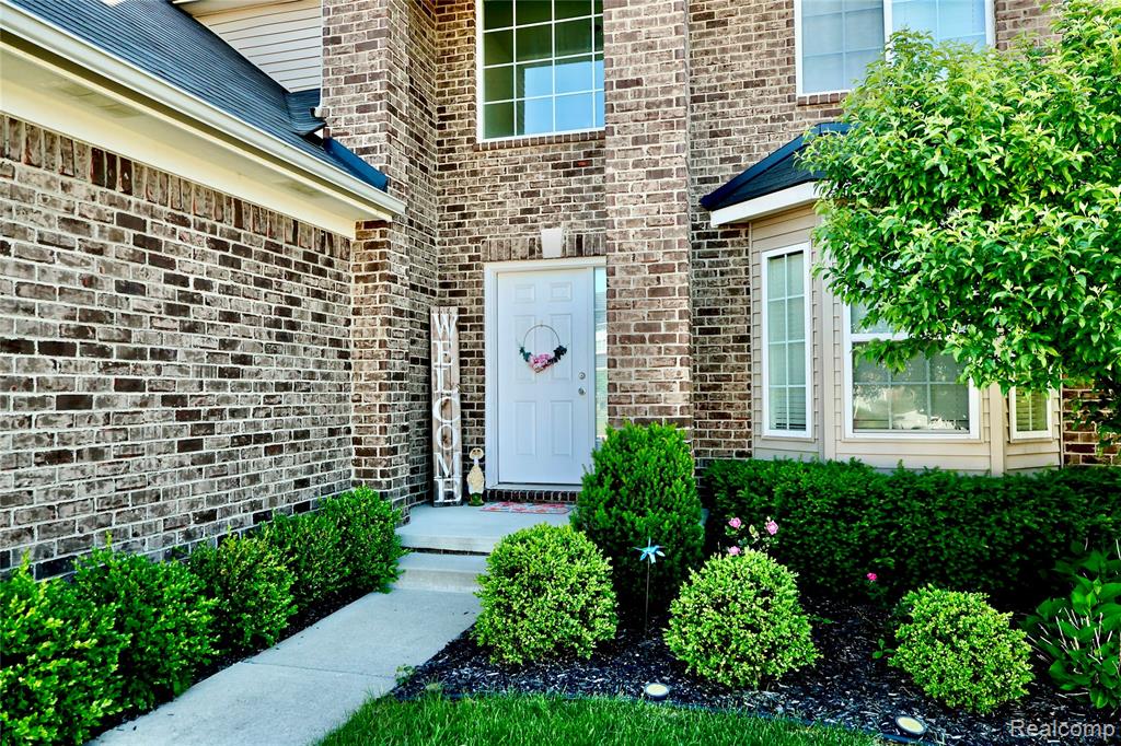 9292 Liberty Court, Livonia, MI 48150 — Photo 2