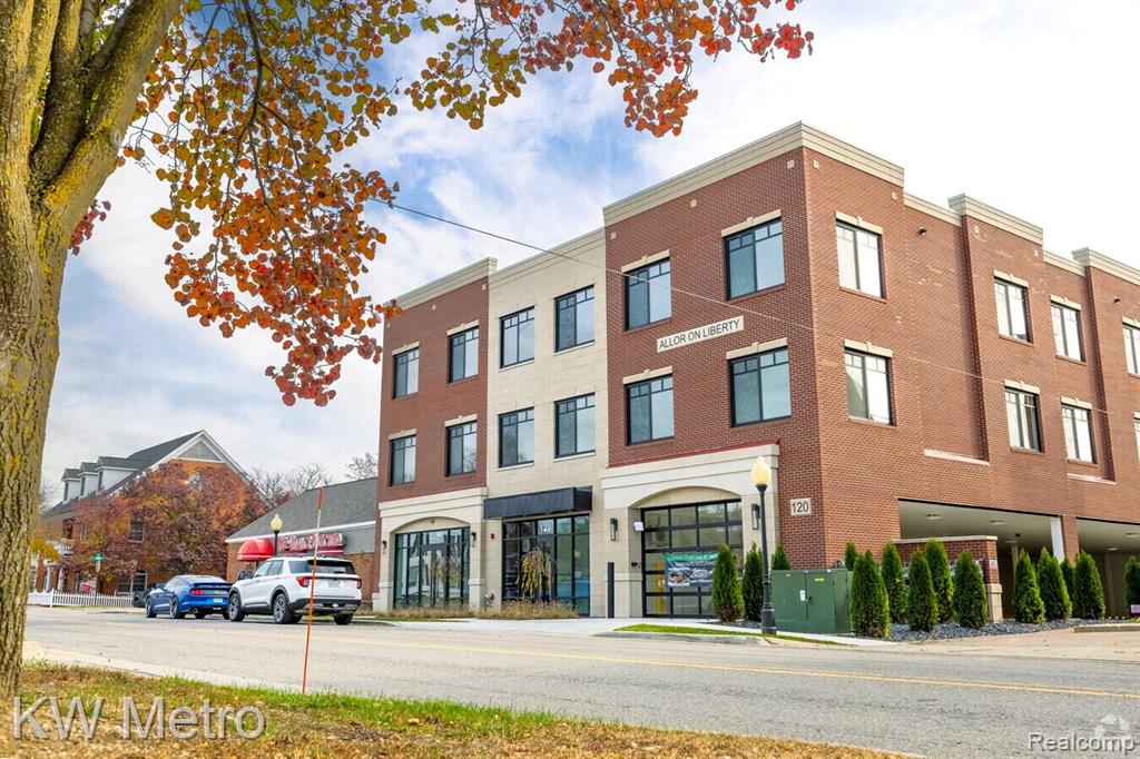 120 E Liberty Street, 302, Milford, MI 48381