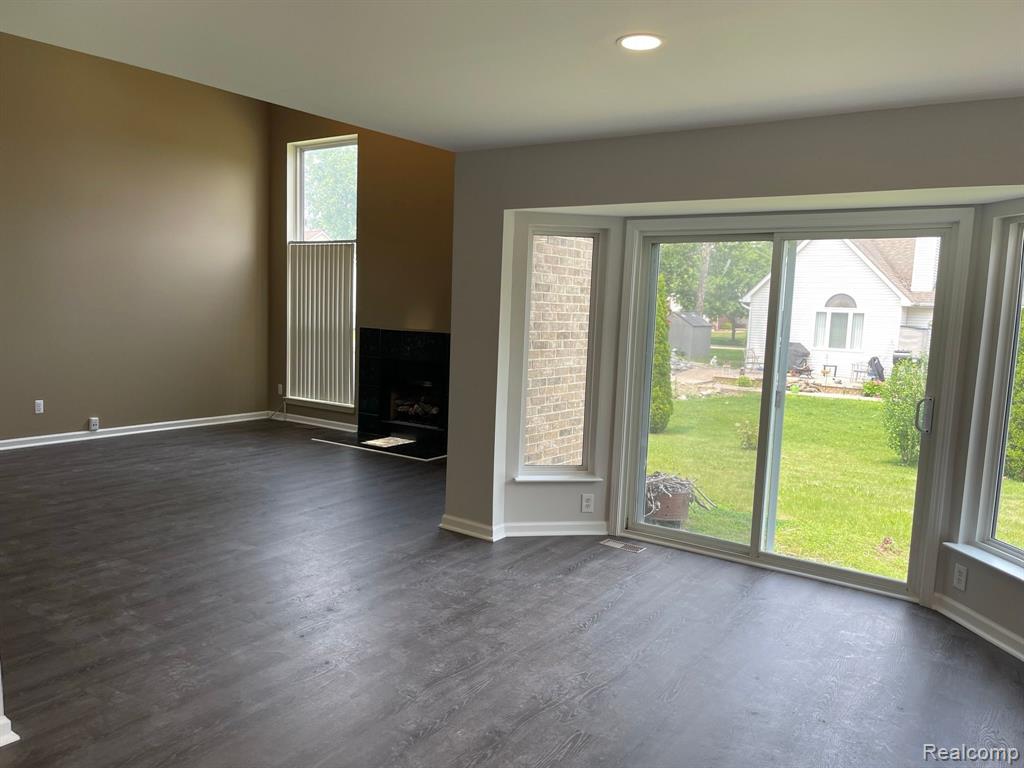 47000 HARBOUR POINTE, Van Buren, MI 48111 — Photo 11