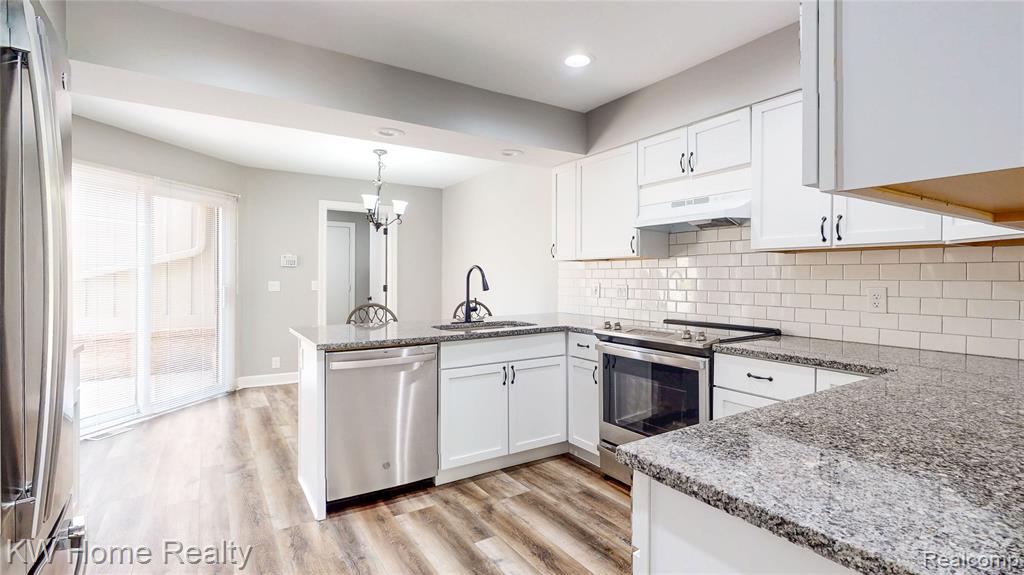 37634 Russett Drive, Farmington Hills, MI 48331 — Photo 8