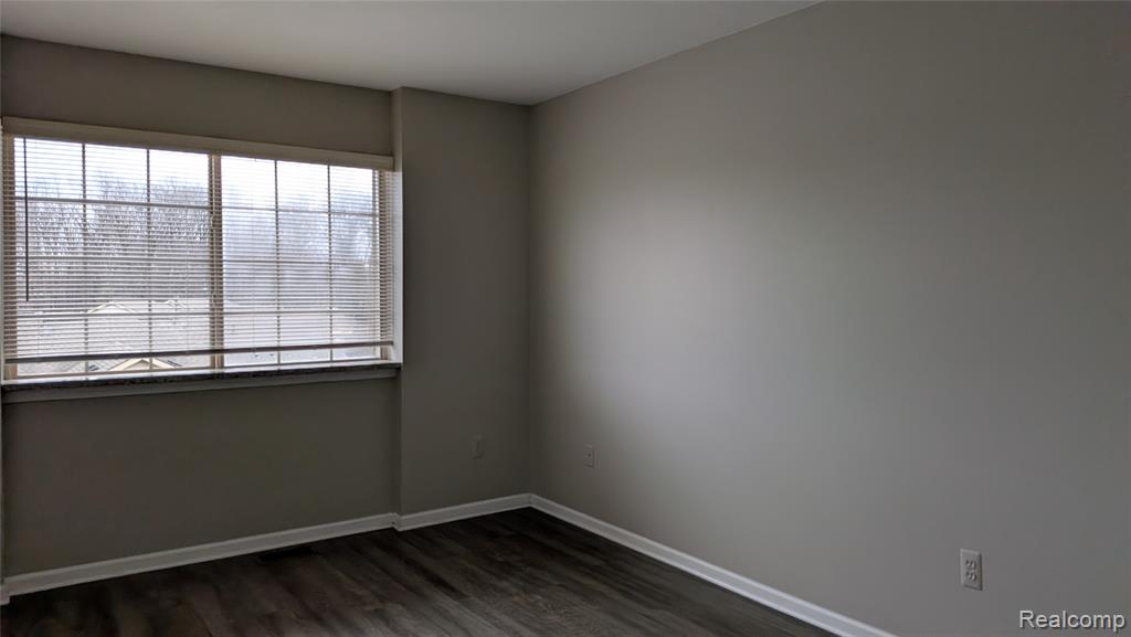 413 VILLAGE Drive, Walled Lake, MI 48390 — Photo 34
