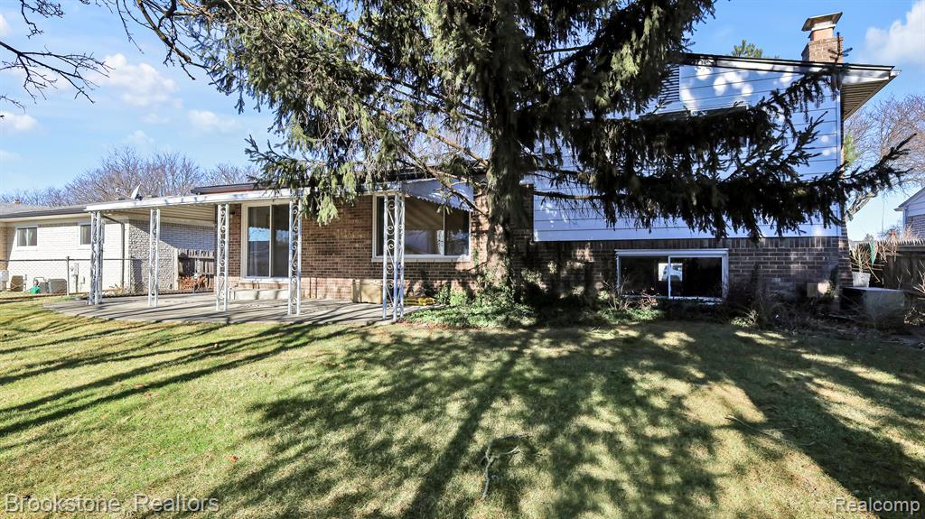 4990 SURREY Drive, Sterling Heights, MI 48310 — Photo 24