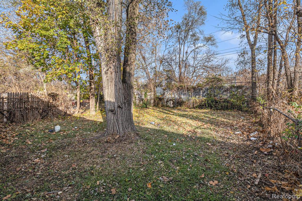 9336 SUSSEX St Street, Detroit, MI 48228 — Photo 20