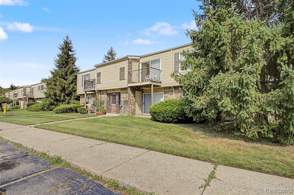 38220 Fairway Court, Clinton Twp, MI 48038