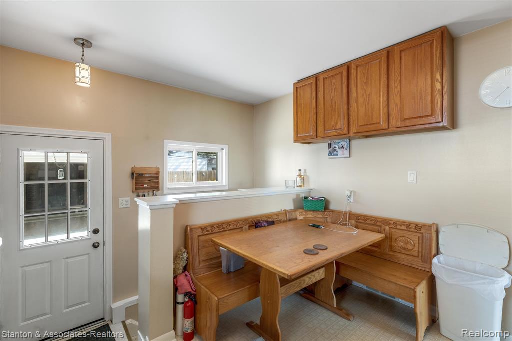 917 E Farnum Avenue, Madison Heights, MI 48071 — Photo 3